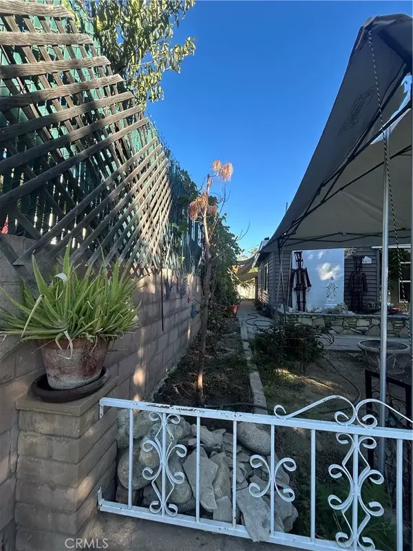 Colton, CA 92324,467 W G Street