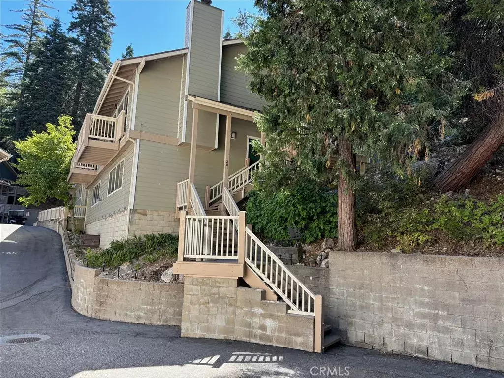Lake Arrowhead, CA 92352,301 Canyon Crest