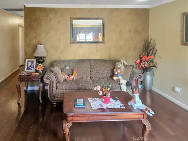 Long Beach, CA 90805,83 E Louise