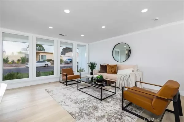 Woodland Hills, CA 91364,4401 Cezanne Avenue