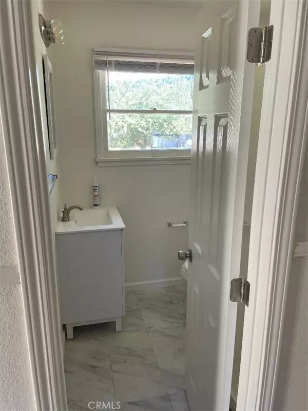 Crestline, CA 92325,23689 Manzanita #3