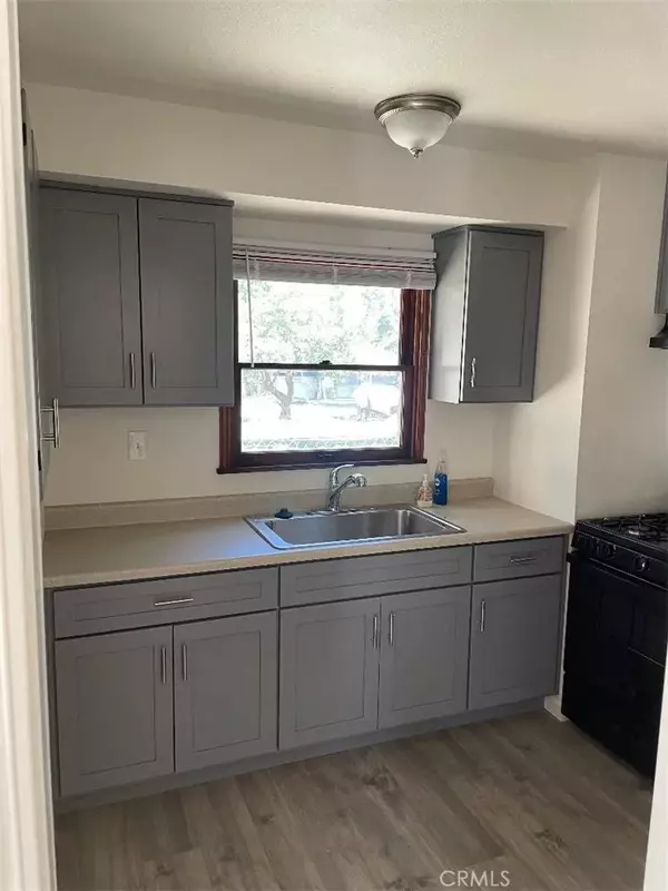 Crestline, CA 92325,23689 Manzanita #3