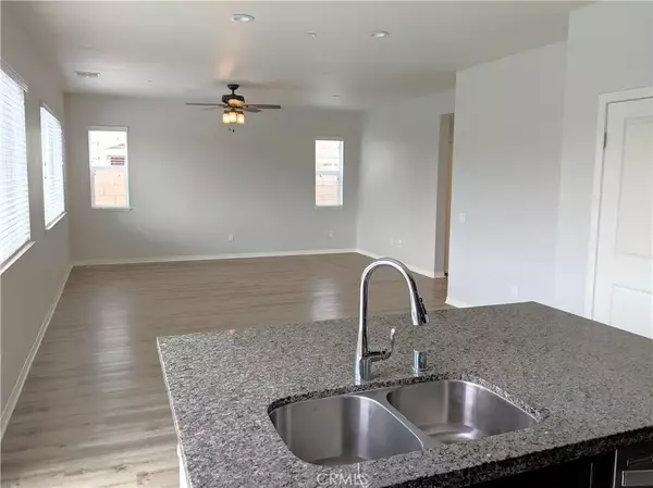 Fontana, CA 92336,6338 Creekstone