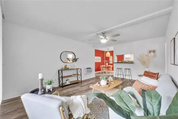 Santa Ana, CA 92707,1030 W Macarthur Boulevard #5