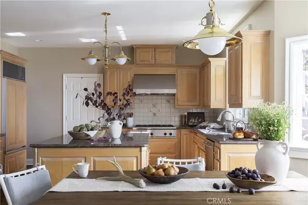 Lake Arrowhead, CA 92352,1010 Black Oaks