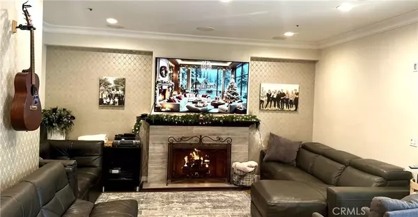 Anaheim, CA 92804,2512 W Halfmoon