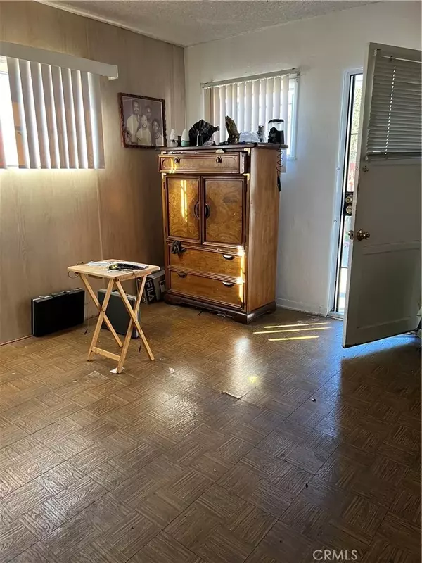 Inglewood, CA 90302,825 E 67th