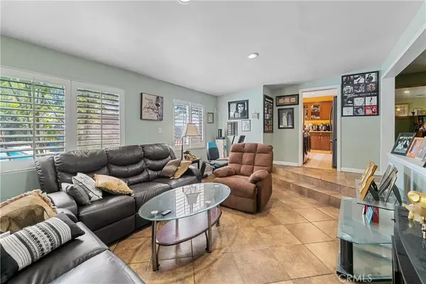 Reseda, CA 91335,6858 Lindley Avenue