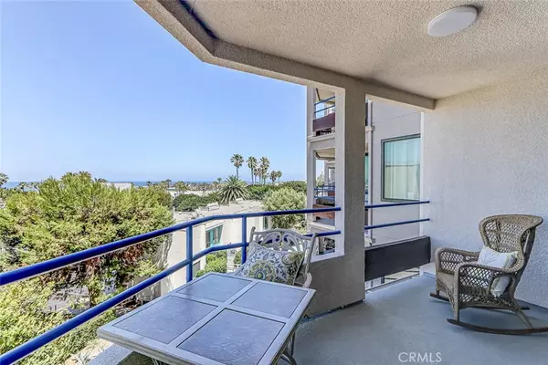 Redondo Beach, CA 90277,510 The Village #203