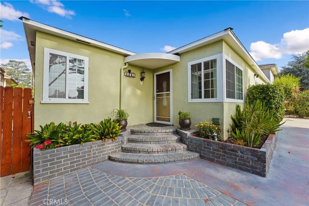 La Canada Flintridge, CA 91011,4551 Indiana Avenue