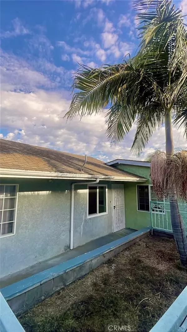 1336 109 Place #1/4, Los Angeles, CA 90044