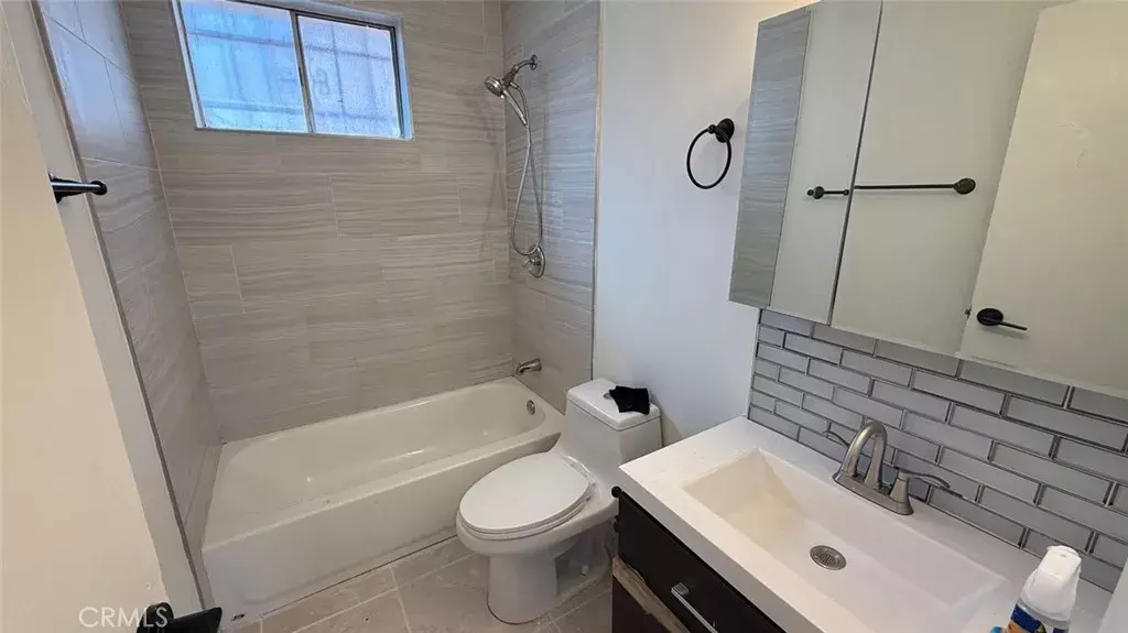 823 E 75th, Los Angeles, CA 90001