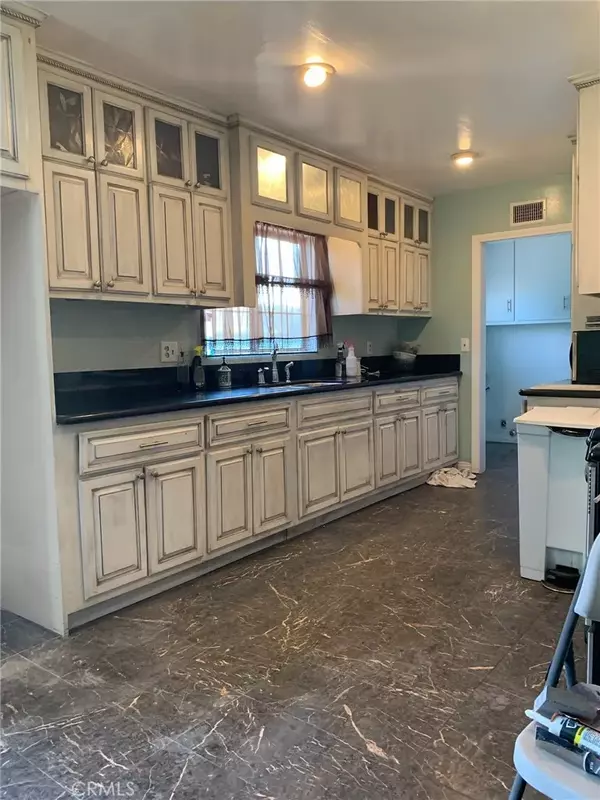 Ontario, CA 91761,2832 S Tamarask Road