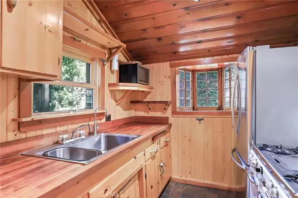 Crestline, CA 92325,23348 Outlook Lane