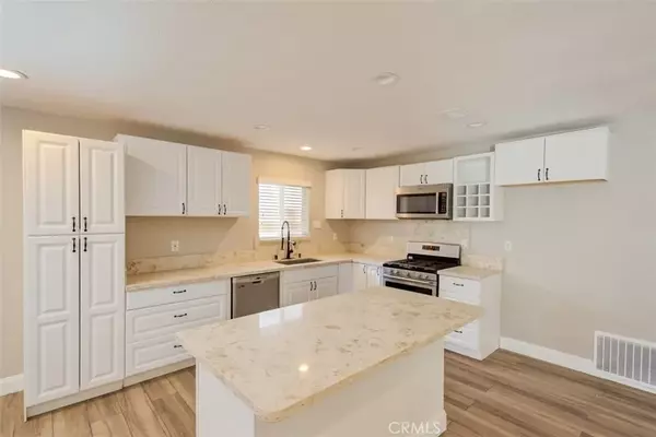 Victorville, CA 92395,12885 Bermuda Dunes Drive