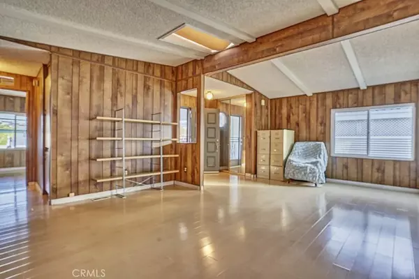 Anaheim, CA 92801,1919 W Coronet #81