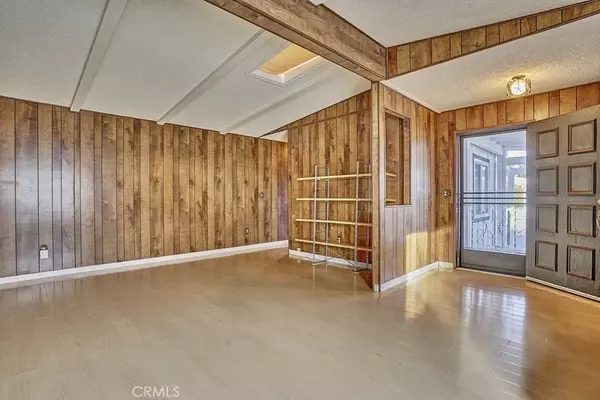 Anaheim, CA 92801,1919 W Coronet #81