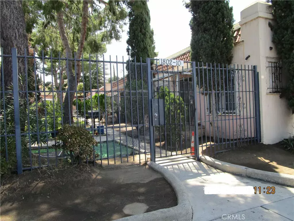 Los Angeles, CA 90027,1802 N Western Avenue