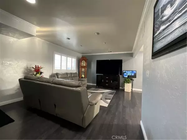 La Habra, CA 90631,651 Wall Street