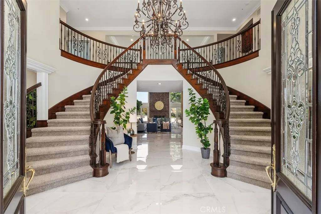 6863 Canyon Hill Drive, Riverside, CA 92506