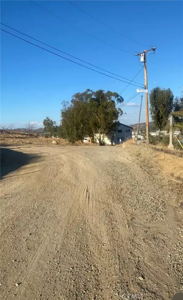 Lake Elsinore, CA 92530,1 Morton