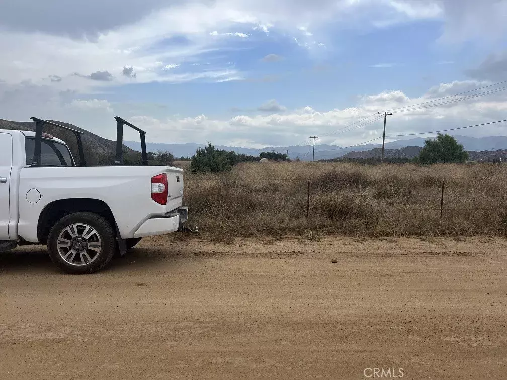 Lake Mathews, CA 92570,0 Cates