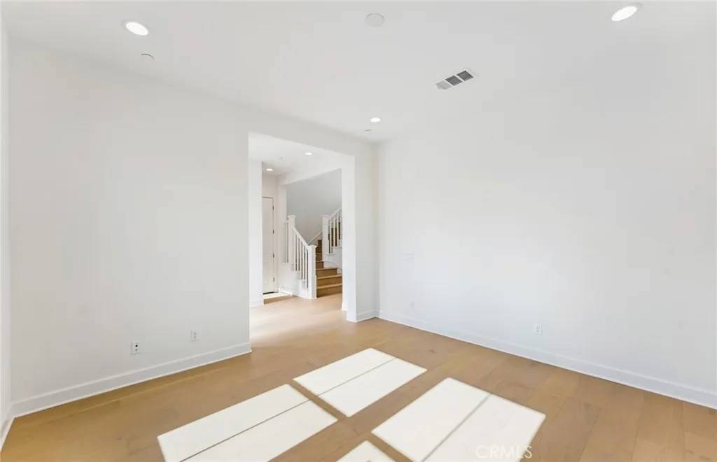 Chatsworth, CA 91311,11736 Canoga Drive