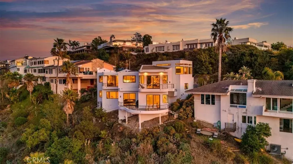 Laguna Beach, CA 92651,1425 Skyline Drive