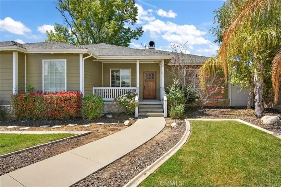 1965 N Towne Avenue, Claremont, CA 91711