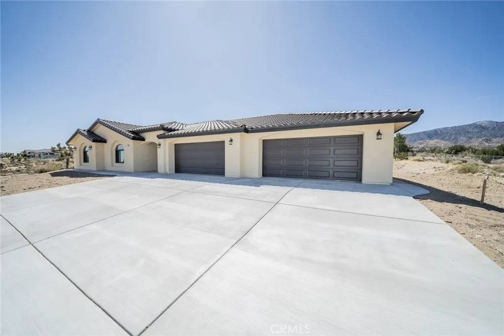 Pinon Hills, CA 92372,1483 Smoke Tree Road