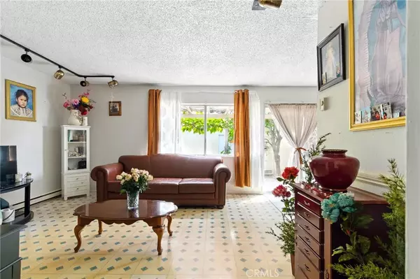 Santa Ana, CA 92707,341 Carriage Drive #51