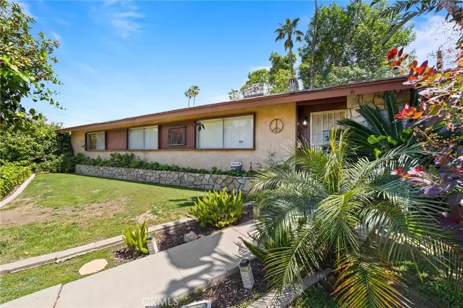 2044 Fairview Avenue, Riverside, CA 92506