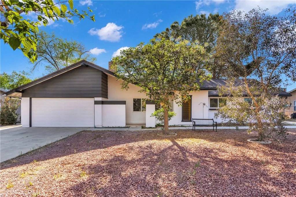 14246 Osage Road, Apple Valley, CA 92307