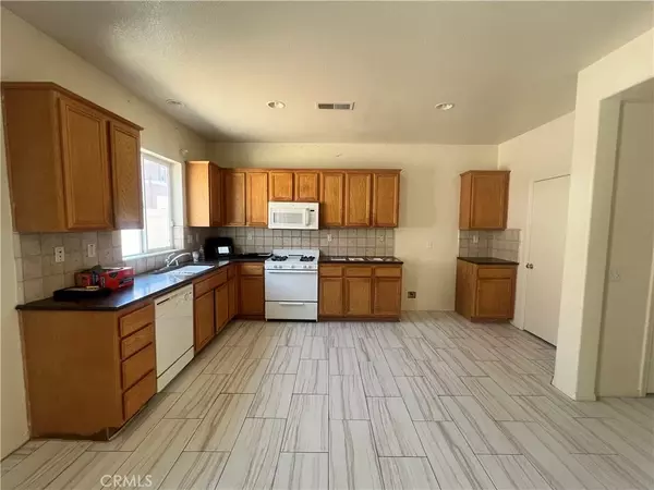 Perris, CA 92571,938 Sparrow Way