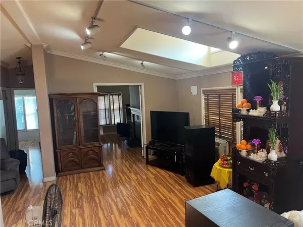 Ontario, CA 91764,2139 E 4th #39