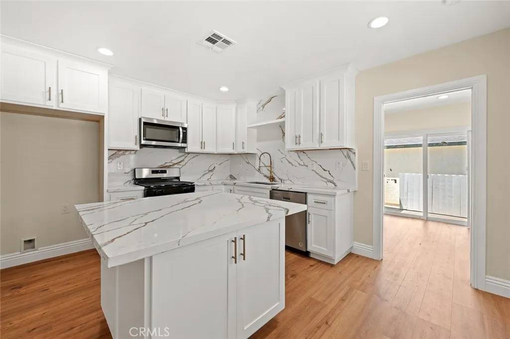 2101 W 76th Street, Los Angeles, CA 90047