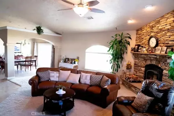 12720 Farmington Street, Oak Hills, CA 92344