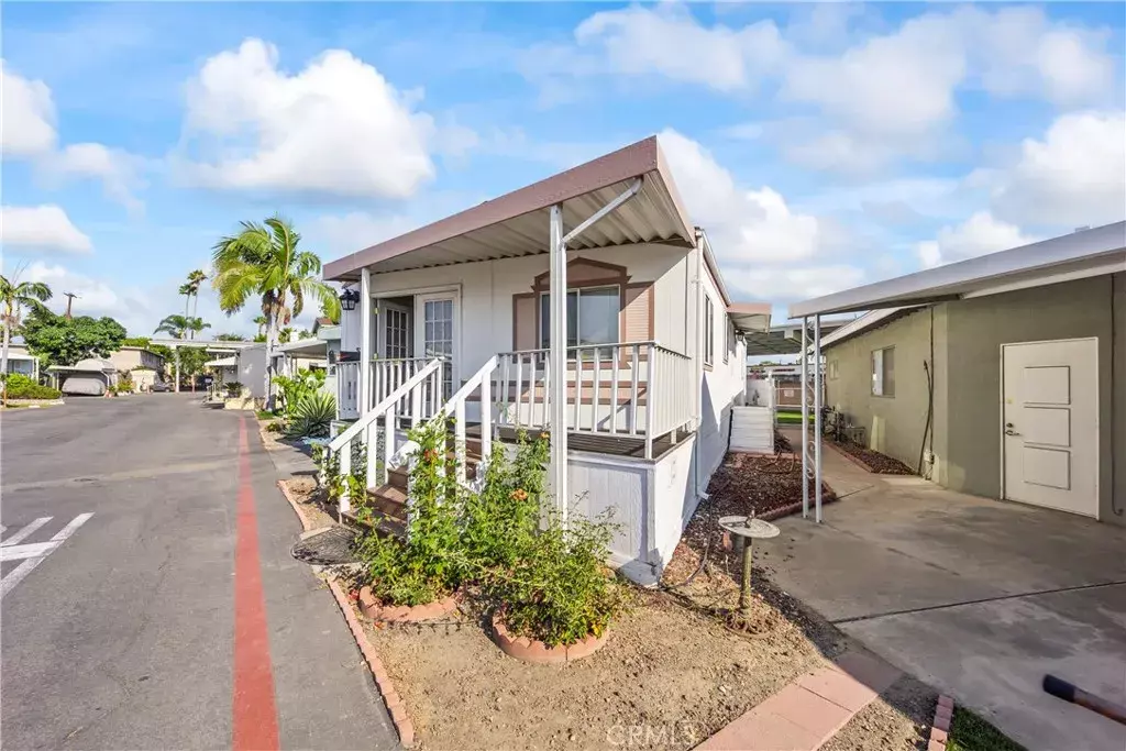 Orange, CA 92867,1801 E Collins #37