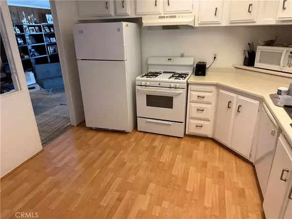 Corona, CA 92878,4901 Green River #98