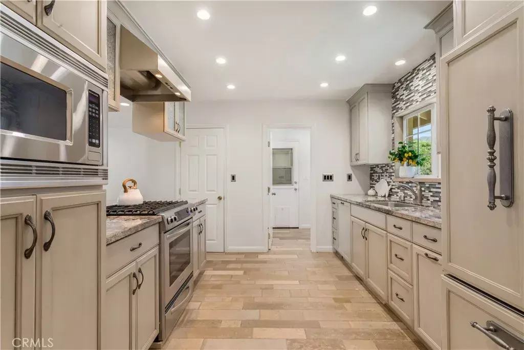 Sylmar, CA 91342,13493 Fellows Avenue