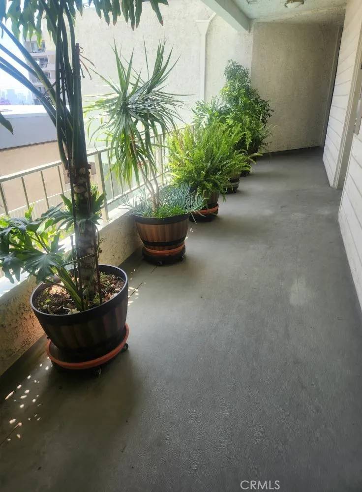 West Hollywood, CA 90069,1140 ALTA LOMA #204