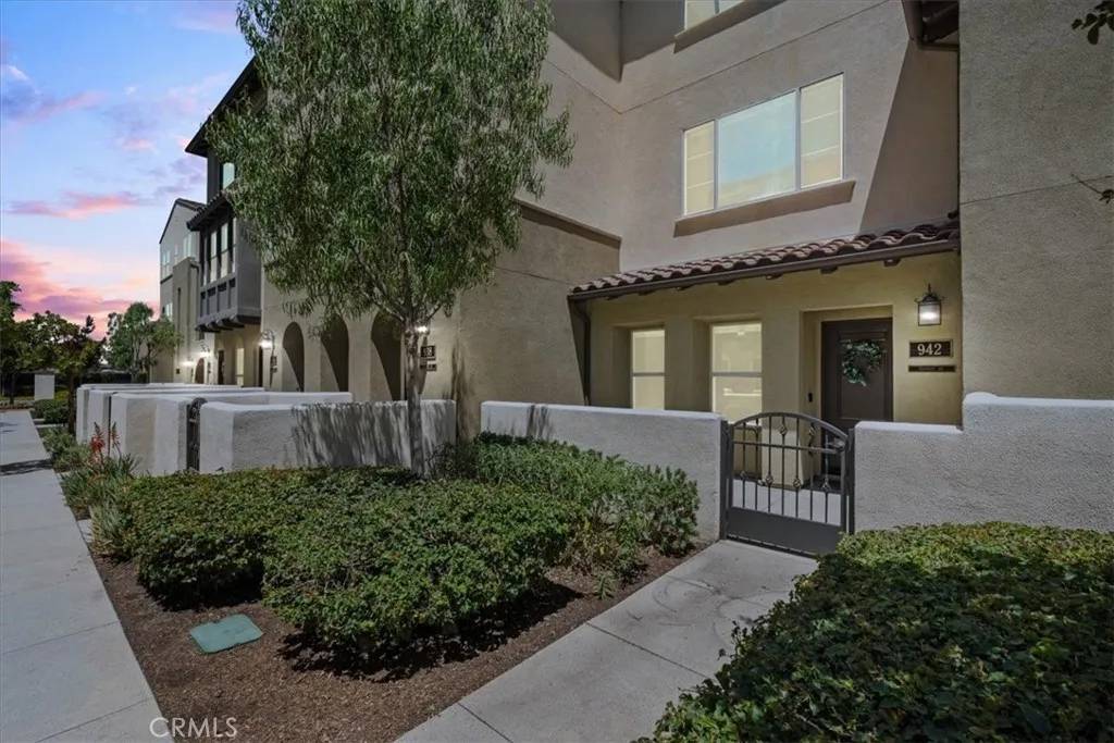 942 E Drapery Lane, Anaheim, CA 92802