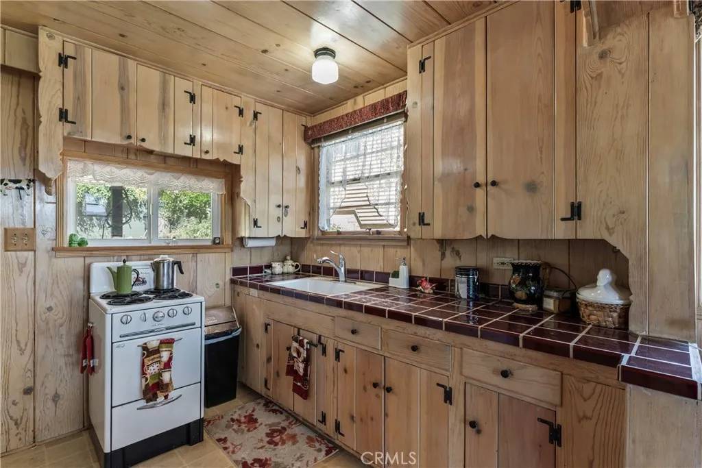 Lake Arrowhead, CA 92352,28810 Cedar Drive