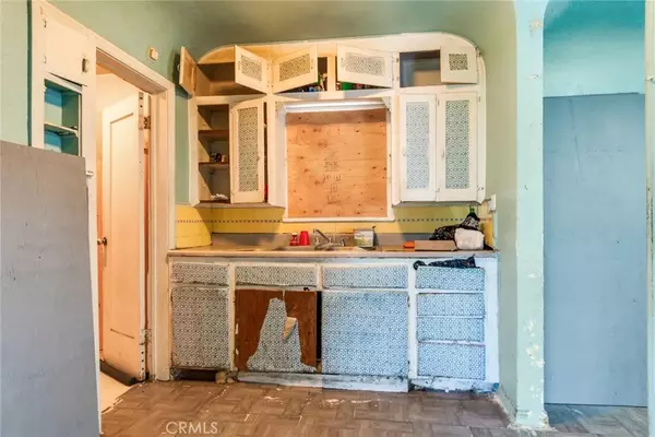 Los Angeles, CA 90022,705 E Bradshawe Avenue