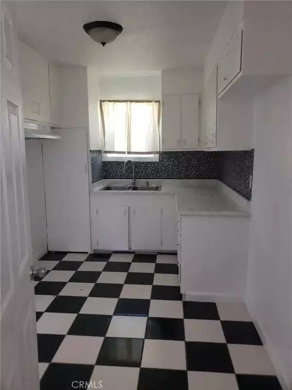 Hemet, CA 92543,614 N Date