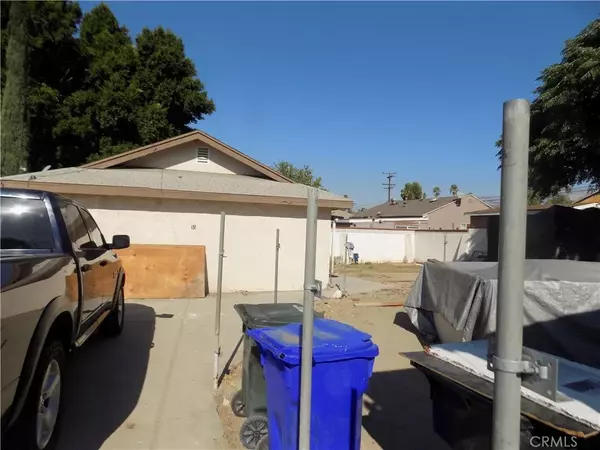 Fontana, CA 92335,9896 Cypress Avenue