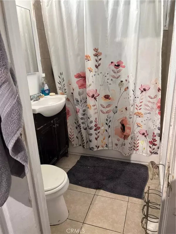 Long Beach, CA 90805,169 E 68th Way