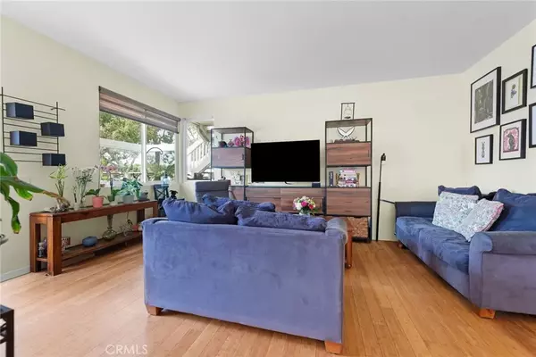 Irvine, CA 92620,73 Huntington #322