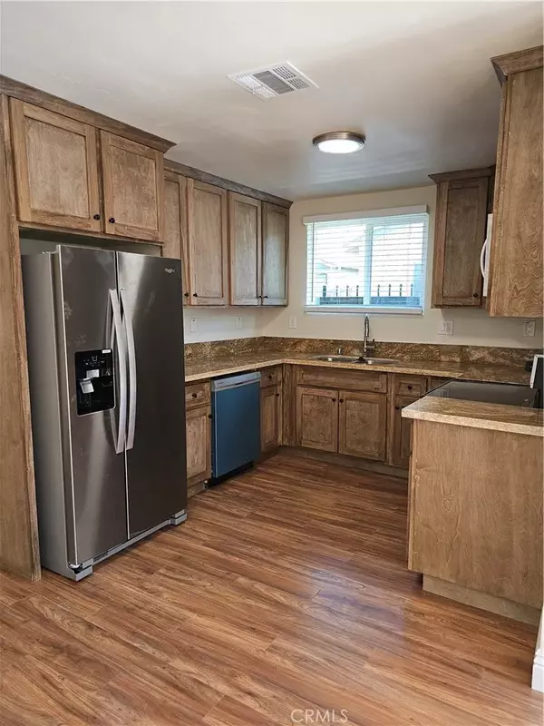 Orange, CA 92867,587 N Orange