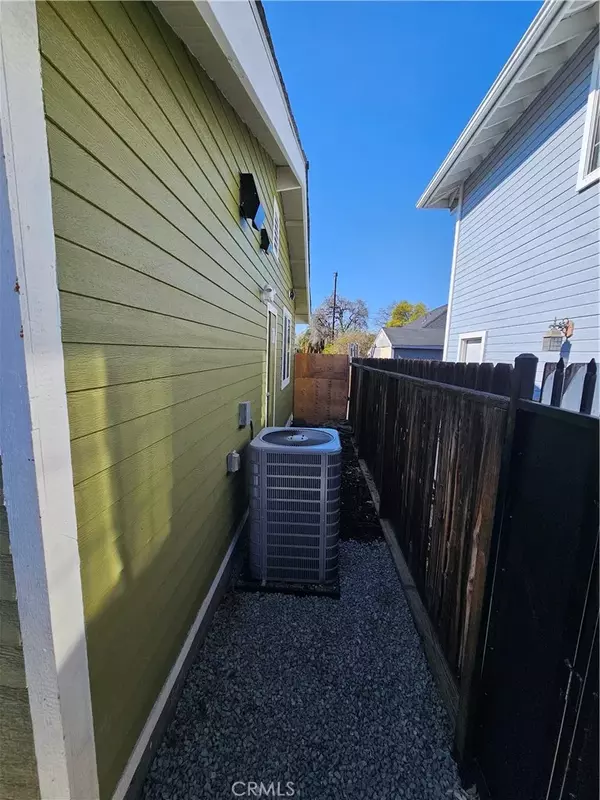 Orange, CA 92867,587 N Orange